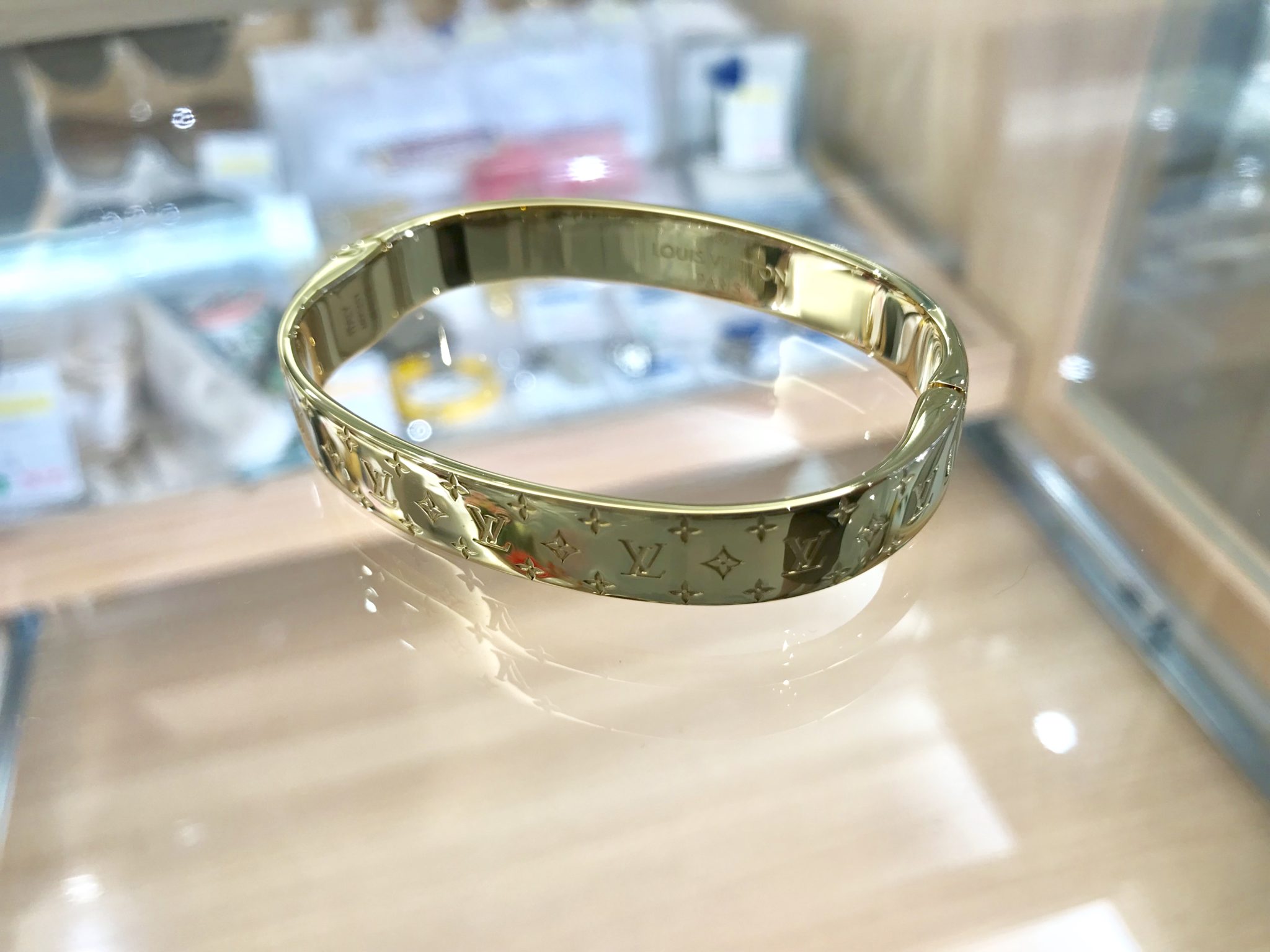 Shop Louis Vuitton Nanogram cuff (M00253, M00252, M00249) by BabyYuu