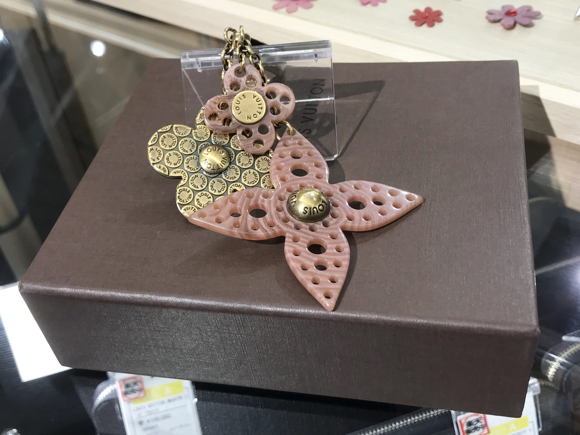 LOUIS VUITTON ルイヴィトン プレゼントにもピッタリ！キーホルダー＆バッグチャーム特集【群馬県 かんてい局】 | 質屋かんてい局前橋店