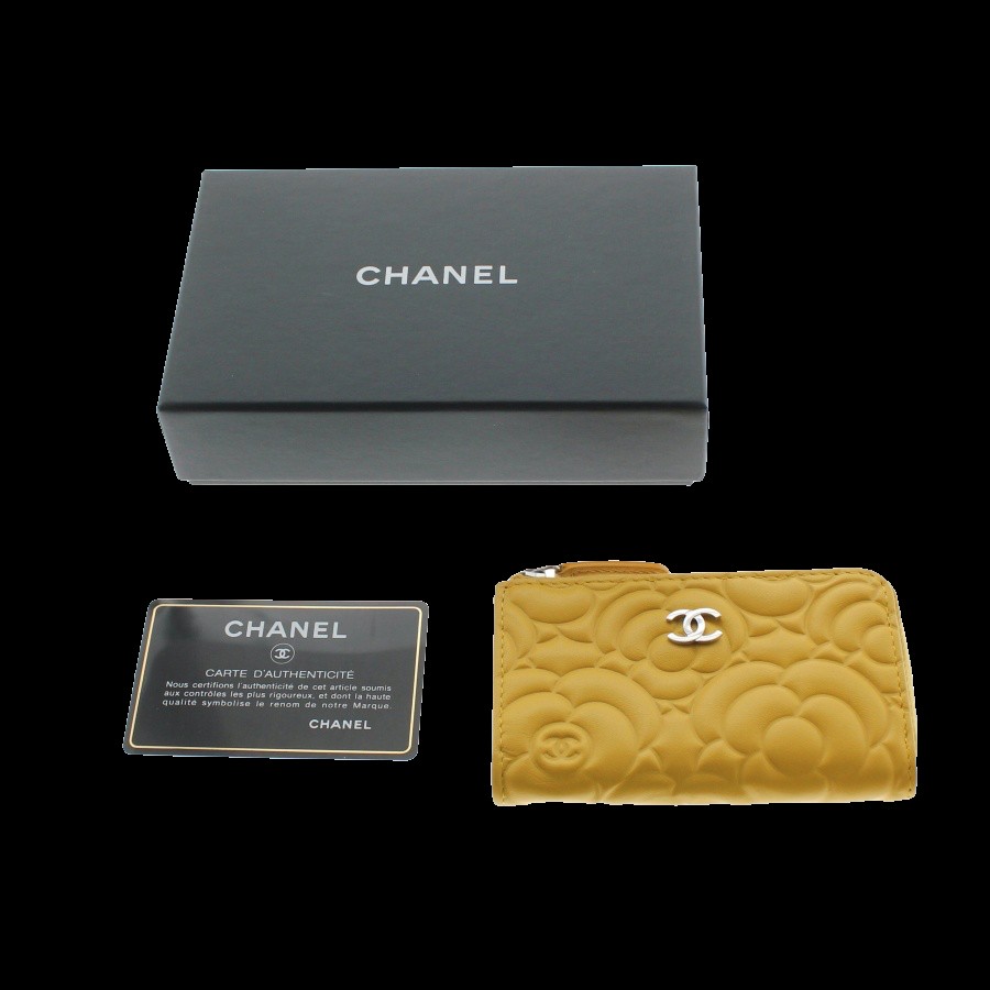 査定額を裏付けるシャネルの型番情報と付属品が持つ価値