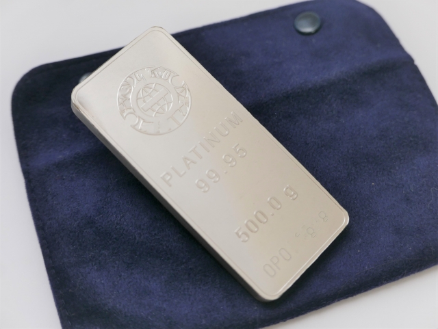 プラチナと銀は金と何が違うのか？貴金属の種類別特徴と価値